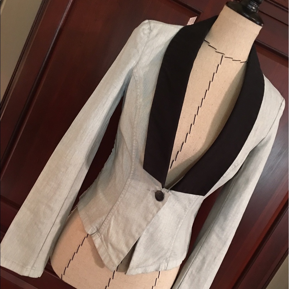 Rock & Republic Light Gray Jean Jacket with Black Lapel